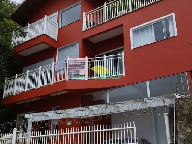 Casa com 360m² 2 quartos e 3 banheiros, à venda, no bairro Morro das Pedras em Florianópolis