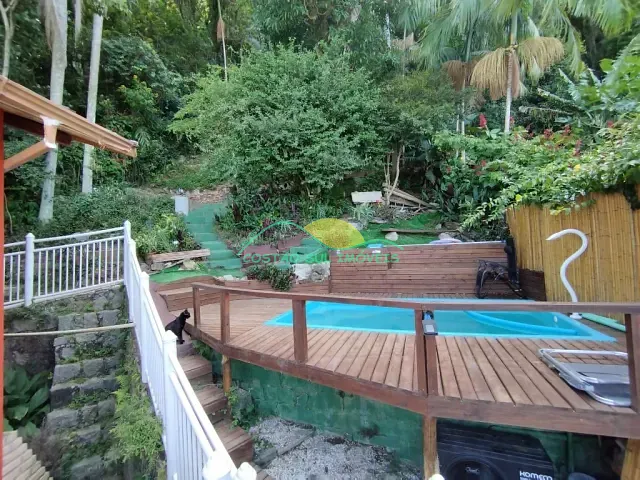 Casa com 360m² 2 quartos e 3 banheiros, à venda, no bairro Morro das Pedras em Florianópolis