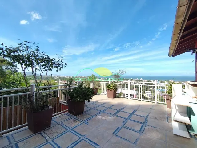 Casa com 360m² 2 quartos e 3 banheiros, à venda, no bairro Morro das Pedras em Florianópolis