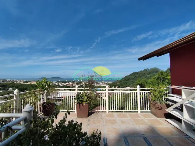 Casa com 360m² 2 quartos e 3 banheiros, à venda, no bairro Morro das Pedras em Florianópolis