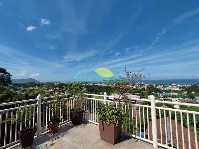 Casa com 360m² 2 quartos e 3 banheiros, à venda, no bairro Morro das Pedras em Florianópolis