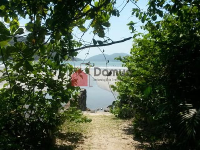 Casa com 750m², à venda, no bairro Silop em Ubatuba