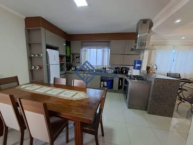 Casa com 250m² 3 quartos e 1 banheiro, à venda, no bairro Centro em Vinhedo