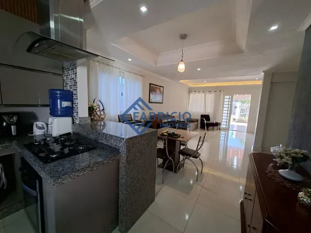 Casa com 250m² 3 quartos e 1 banheiro, à venda, no bairro Centro em Vinhedo
