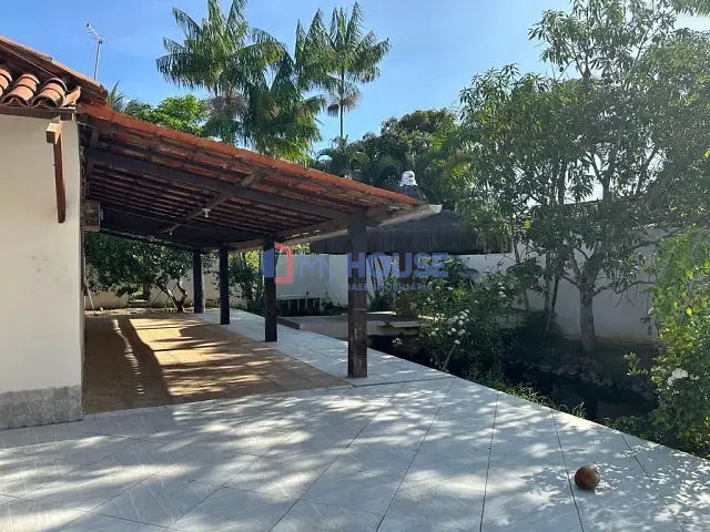 Casa 3 quartos e 2 banheiros, para alugar, no bairro Olivença em Ilhéus