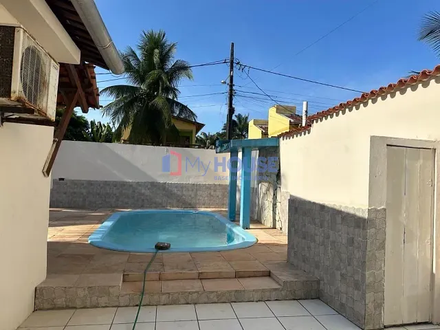 Casa 3 quartos e 2 banheiros, para alugar, no bairro Olivença em Ilhéus