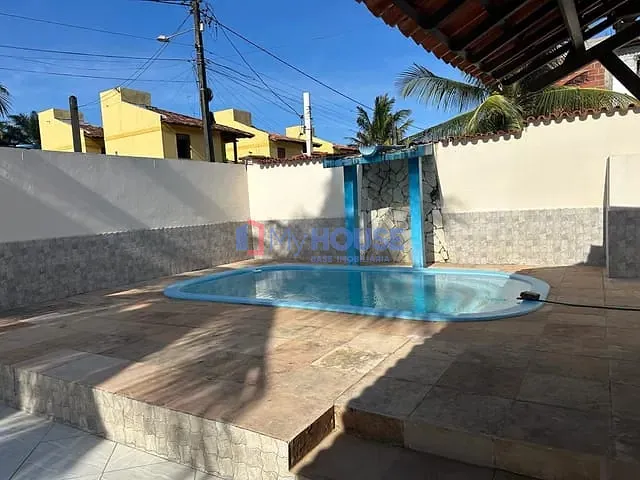 Casa 3 quartos e 2 banheiros, para alugar, no bairro Olivença em Ilhéus