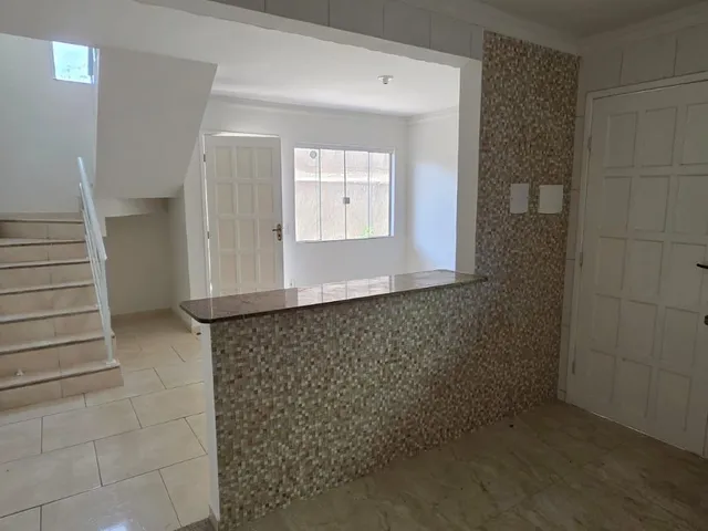 Casa 2 quartos e 1 banheiro, à venda, no bairro Maria Turri em Rio das Ostras