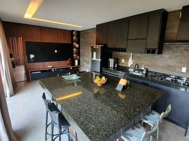 Foto do Casa - Casa Decorada e Planejada em Condomínio à venda, Cozinha Gourmet com Ilha, Sala, Quarto, Suíte, Banho, Com armários, Caio Gregory, Itatiaiuçu, MG | REALLE SOLUÇÕES IMOBILIÁRIAS INTEGRADAS
