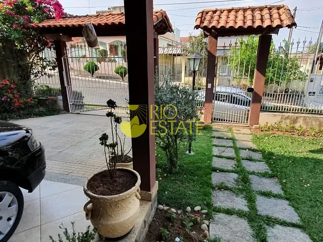 Casa com 327m² 3 quartos e 5 banheiros, à venda, no bairro Loteamento Bondarovshy em Quatis
