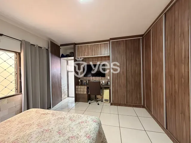 Casa 4 quartos e 2 banheiros, à venda, no bairro Centro em Araxá