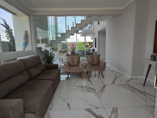 Casa à venda, no bairro Residencial Santa Rita em Pouso Alegre