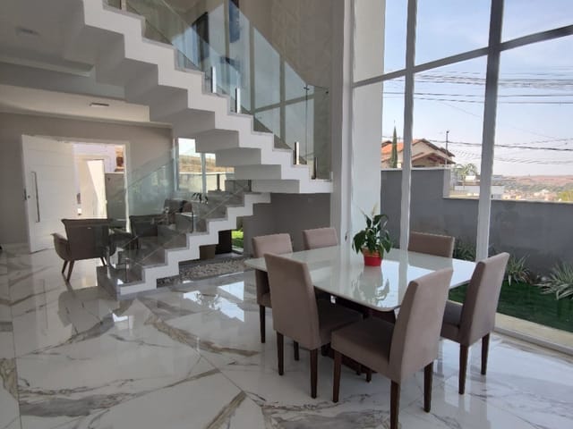 Casa à venda, no bairro Residencial Santa Rita em Pouso Alegre