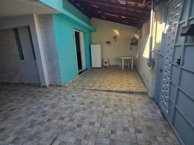 Casa com 200m² 2 quartos e 1 banheiro, à venda, no bairro Vila Mogilar em Mogi das Cruzes