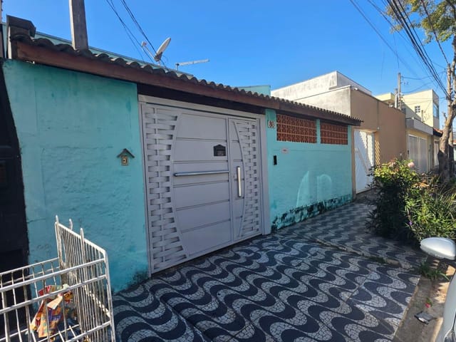 Casa com 200m² 2 quartos e 1 banheiro, à venda, no bairro Vila Mogilar em Mogi das Cruzes