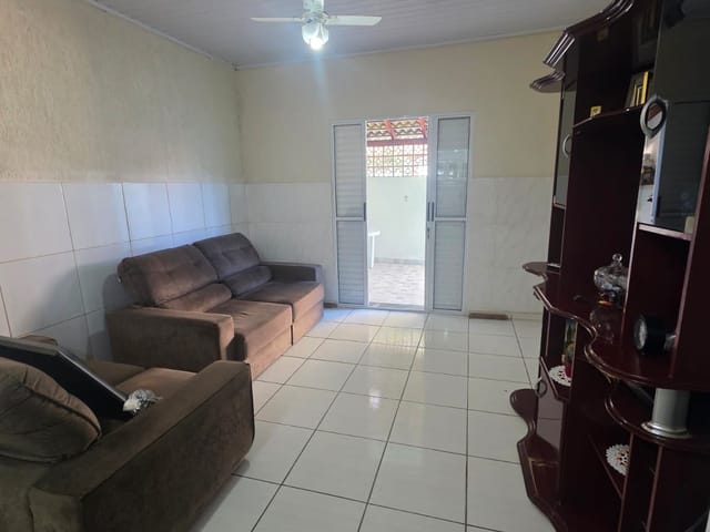 Casa com 200m² 2 quartos e 1 banheiro, à venda, no bairro Vila Mogilar em Mogi das Cruzes
