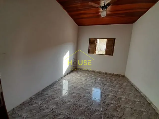 Casa com 360m², à venda, no bairro Pozzobon em Votuporanga
