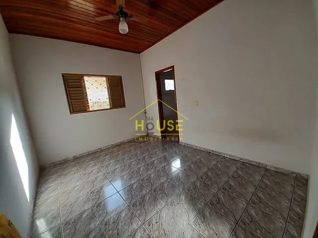 Casa com 360m², à venda, no bairro Pozzobon em Votuporanga