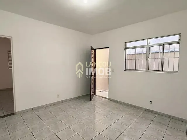 Casa 3 quartos e 2 banheiros, à venda, no bairro Tulipas em Jundiaí