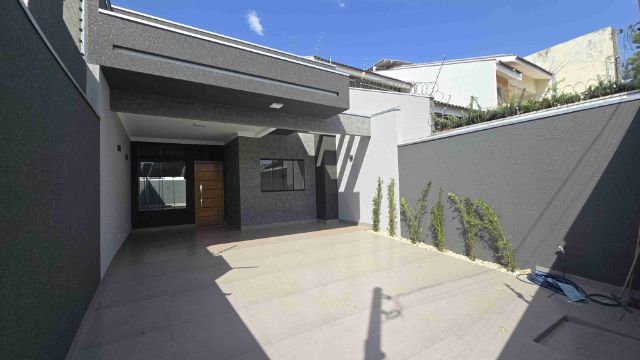 Casa com 200m² 3 quartos e 3 banheiros, à venda, no bairro Jardim Monte Rei em Maringá