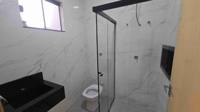 Casa com 200m² 3 quartos e 3 banheiros, à venda, no bairro Jardim Monte Rei em Maringá