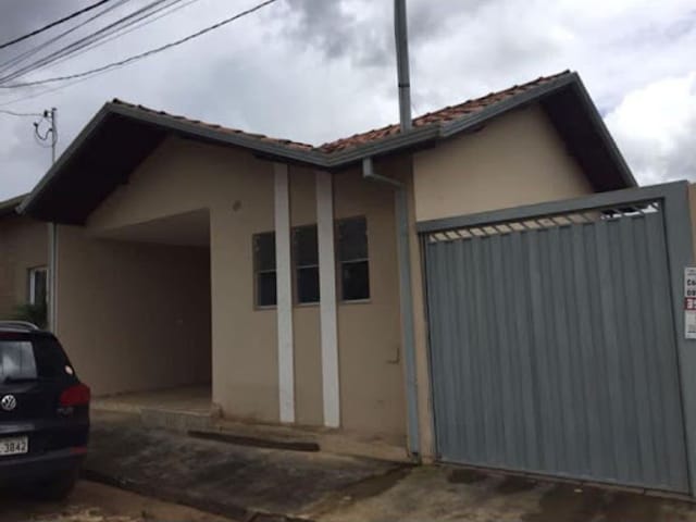 Casa com 190m² 3 quartos e 1 banheiro, à venda, no bairro Condomínio Vale das Rosas em Cambuí