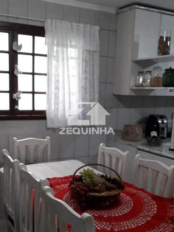 Casa, 3 quartos, 236 m² - Foto 2