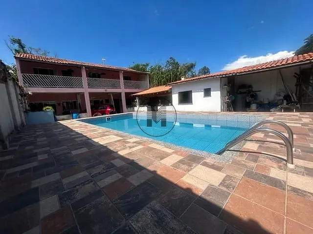 Casa com 620m² 4 quartos e 2 banheiros, à venda, no bairro Jardim do Vale em Guaratinguetá