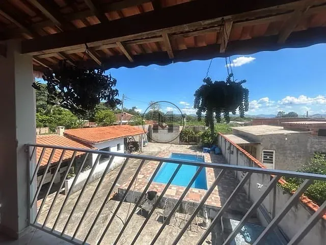 Casa com 620m² 4 quartos e 2 banheiros, à venda, no bairro Jardim do Vale em Guaratinguetá