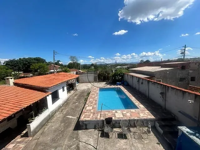 Casa com 620m² 4 quartos e 2 banheiros, à venda, no bairro Jardim do Vale em Guaratinguetá