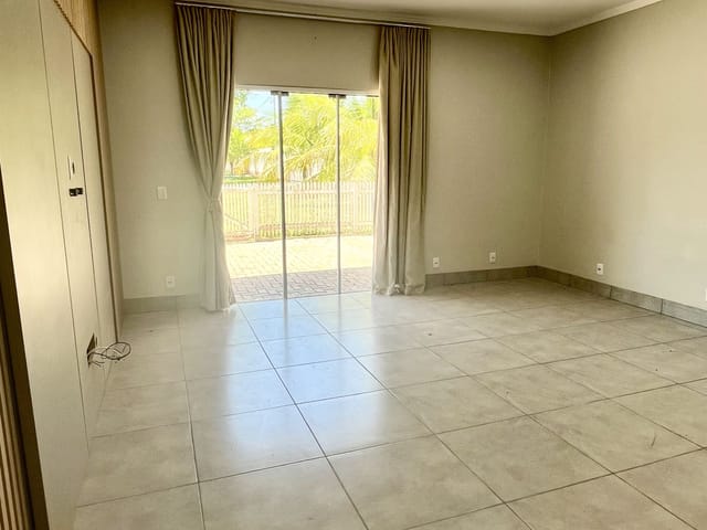 Casa com 3500m² 4 quartos e 5 banheiros, à venda, no bairro Ribeirão do Lipa em Cuiabá