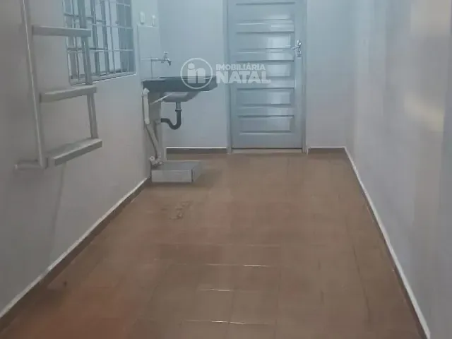 Casa com 200m² 3 quartos e 2 banheiros, para alugar, no bairro Messiânico em Londrina