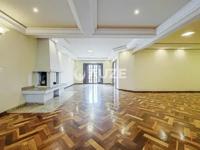 Casa com 318m² 4 quartos e 8 banheiros, à venda, no bairro Jardim Social em Curitiba