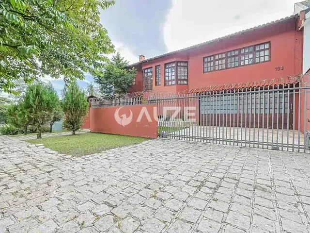 Casa com 318m² 4 quartos e 8 banheiros, à venda, no bairro Jardim Social em Curitiba