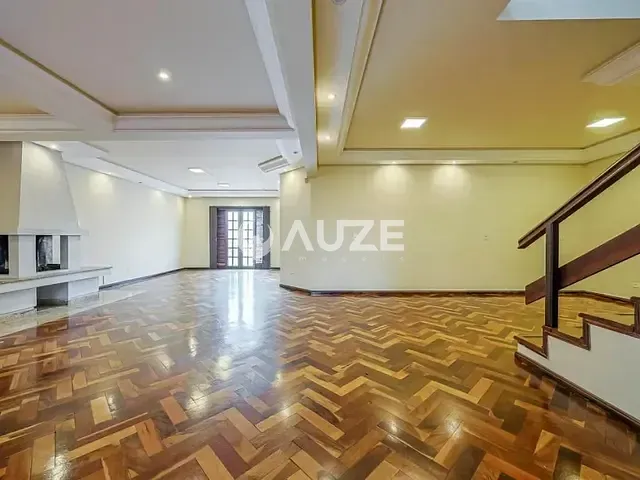 Casa com 318m² 4 quartos e 8 banheiros, à venda, no bairro Jardim Social em Curitiba