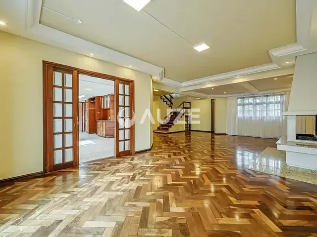 Casa com 318m² 4 quartos e 8 banheiros, à venda, no bairro Jardim Social em Curitiba