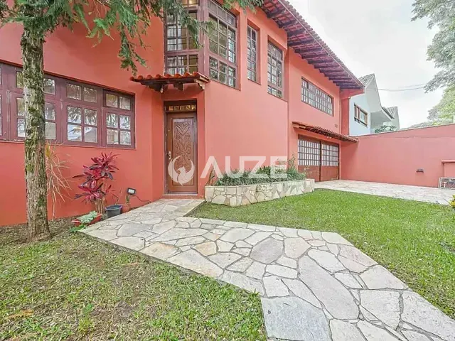 Casa com 318m² 4 quartos e 8 banheiros, à venda, no bairro Jardim Social em Curitiba