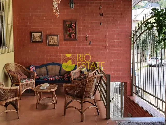 Casa com 351m² 3 quartos e 3 banheiros, à venda, no bairro Santa Rosa em Barra Mansa