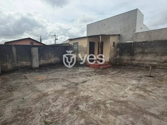 Casa 3 quartos e 2 banheiros, à venda, no bairro Santo Antônio em Araxá