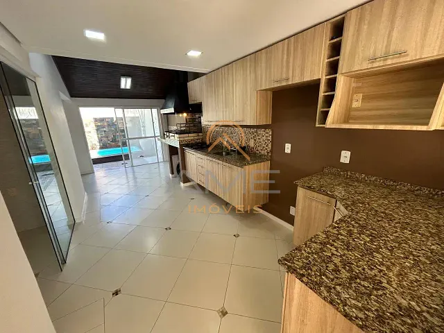 Casa 3 quartos e 3 banheiros, à venda, no bairro Centro em Pelotas