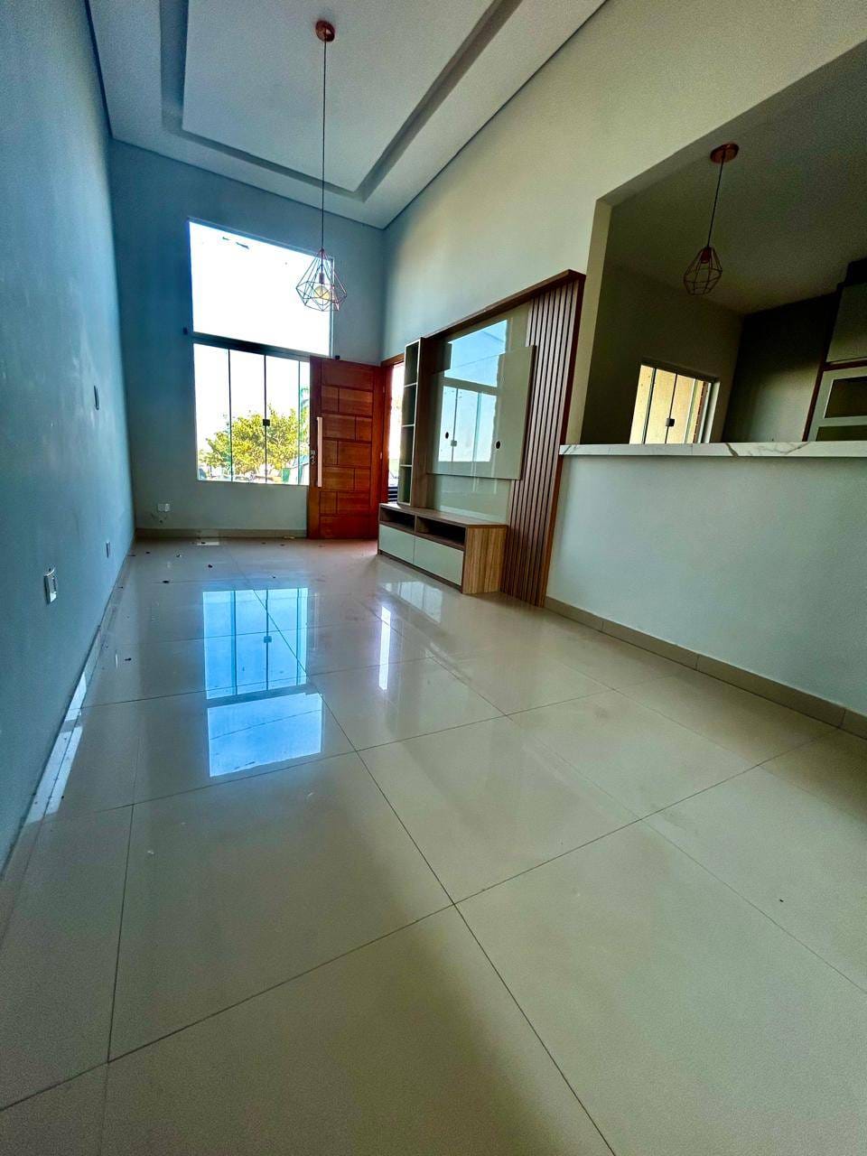 Casa à venda com 2 quartos, 77m² - Foto 1