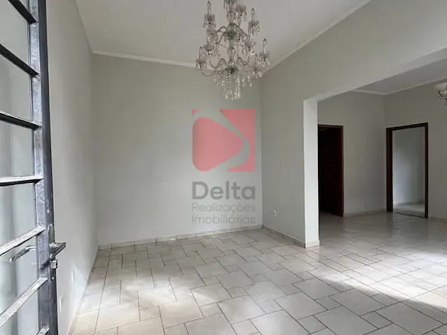 Casa 3 quartos e 3 banheiros, para alugar, no bairro Centro em Pirassununga