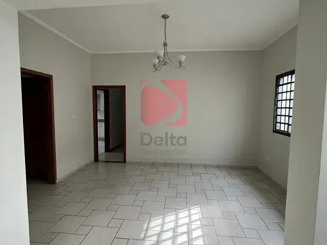 Casa 3 quartos e 3 banheiros, para alugar, no bairro Centro em Pirassununga