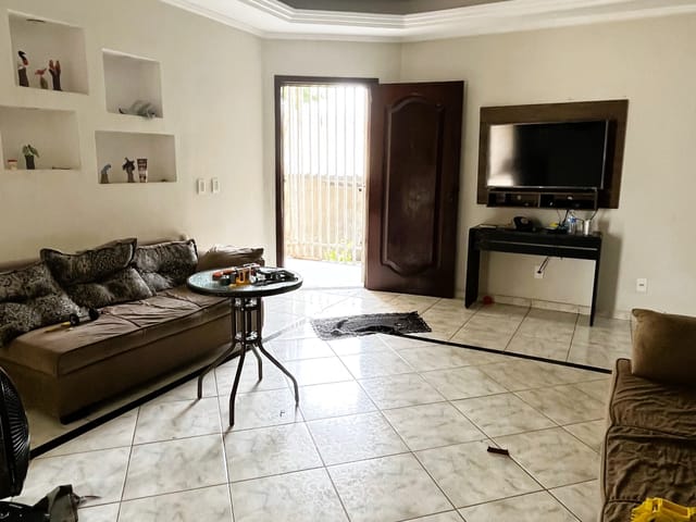 Casa com 648m² 4 quartos e 7 banheiros, à venda, no bairro Jardim Cuiabá em Cuiabá