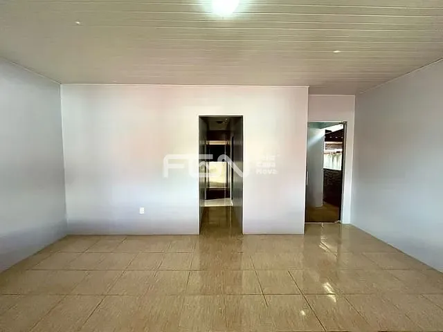 Casa com 80m² 3 quartos e 2 banheiros, para alugar, no bairro Dois de Julho em Camaçari