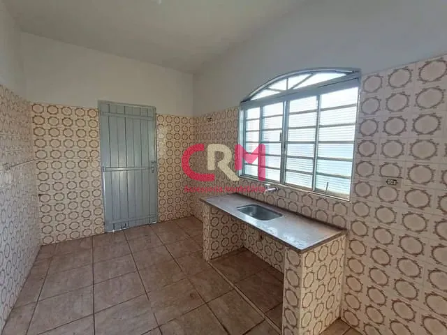 Casa com 232m² 2 quartos e 1 banheiro, para alugar, no bairro Centro em Taquaritinga