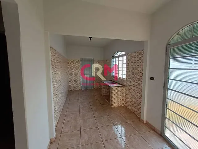 Casa com 232m² 2 quartos e 1 banheiro, para alugar, no bairro Centro em Taquaritinga