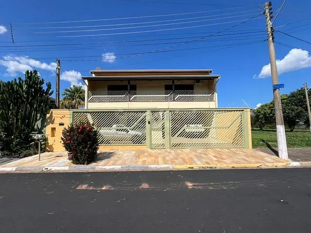 Casa 4 quartos e 2 banheiros, à venda, no bairro Jardim das Tulipas em Holambra