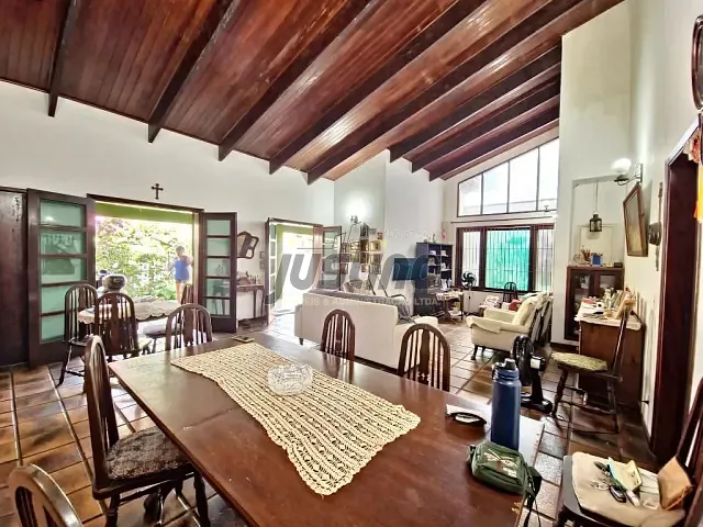 Casa com 360m² 5 quartos e 2 banheiros, à venda, no bairro Centro em Itanhaém