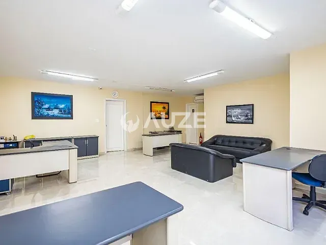 Casa com 600m² 4 quartos e 6 banheiros, à venda, no bairro Bacacheri em Curitiba